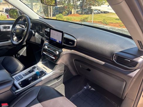 Used 2022 Ford Explorer Limited w/ Equipment Group 301A image 56