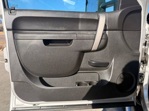 Used 2010 Chevrolet Silverado 2500 LT w/ Interior Plus Package image 11