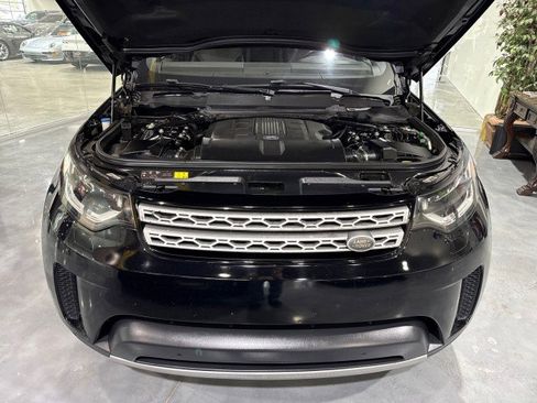 Used 2018 Land Rover Discovery HSE image 16