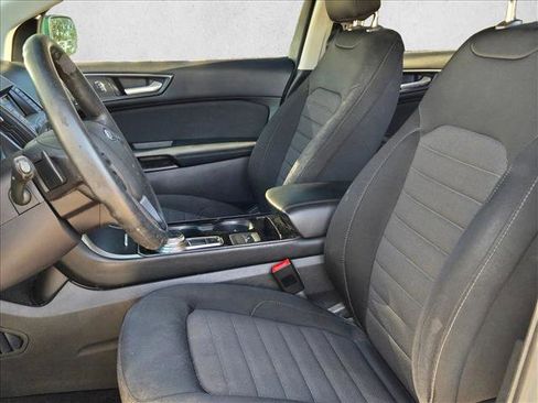 Used 2019 Ford Edge SE image 19