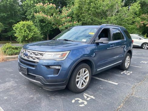 Used 2018 Ford Explorer XLT w/ Equipment Group 202A AWD/4WD image 2