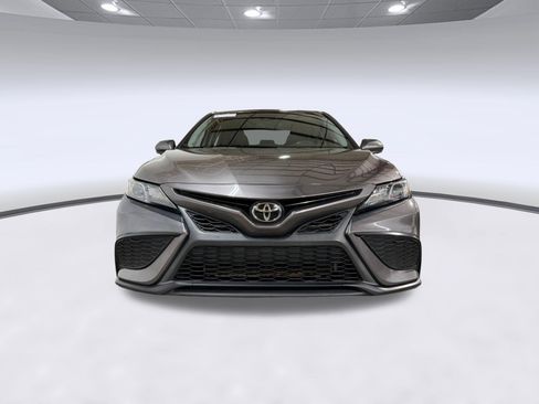 Used 2021 Toyota Camry SE image 6