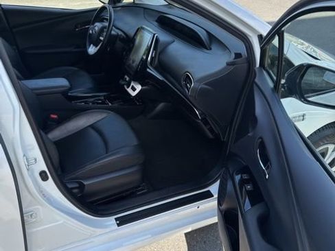 Used 2018 Toyota Prius Prime Premium FWD image 18