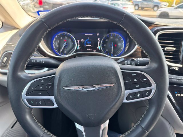 Used 2022 Chrysler Pacifica Limited FWD image 13