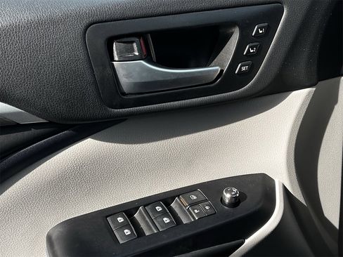 Used 2018 Toyota Highlander Limited image 21