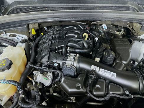 Used 2023 Jeep Grand Cherokee Altitude AWD/4WD image 9