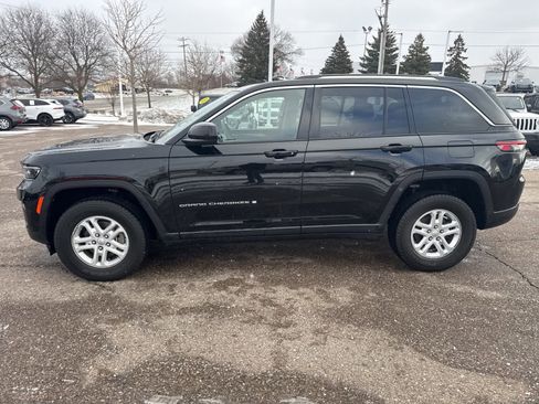 Certified 2023 Jeep Grand Cherokee Laredo image 24