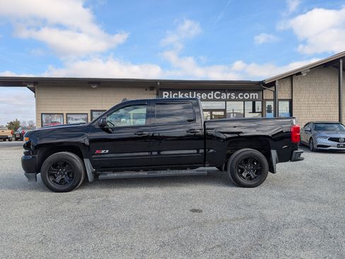 Used 2017 Chevrolet Silverado 1500 LTZ Z71 w/ Midnight Edition image 10