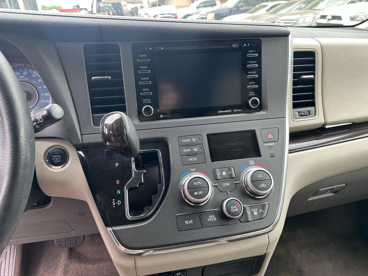 Used 2018 Toyota Sienna XLE FWD image 25