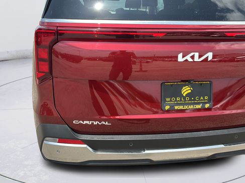 Used 2025 Kia Carnival SX FWD image 29