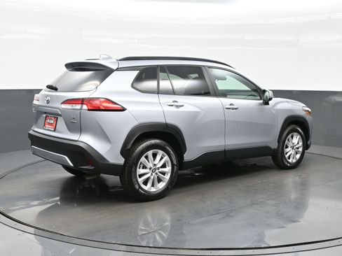 Used 2024 Toyota Corolla Cross LE image 6