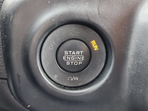 Used 2022 Jeep Wrangler Unlimited Sahara AWD/4WD image 25