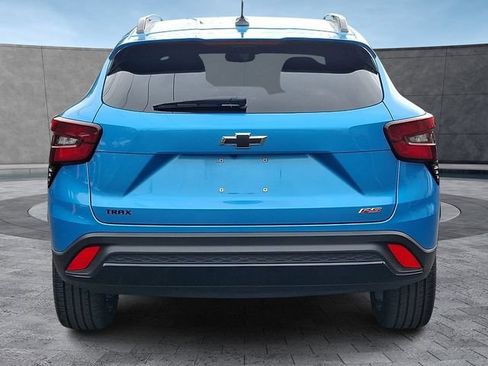Used 2025 Chevrolet Trax RS FWD image 3