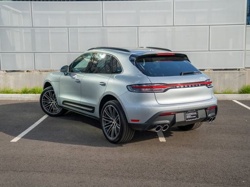 Certified 2026 Porsche Macan AWD/4WD image 3