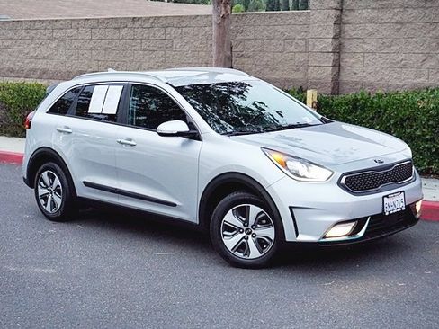 Used 2019 Kia Niro EX image 3
