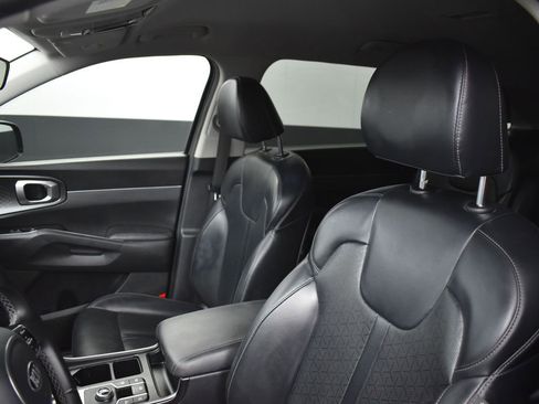 Used 2021 Kia Sorento S image 12