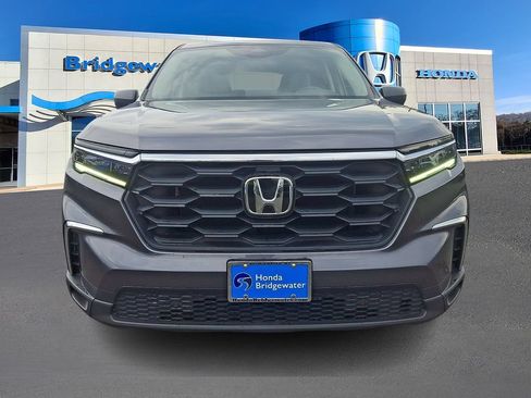 Used 2023 Honda Pilot LX image 2