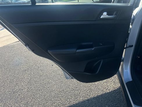 Used 2019 Kia Sportage LX FWD image 16