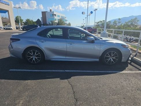 Used 2022 Toyota Camry SE AWD/4WD image 3