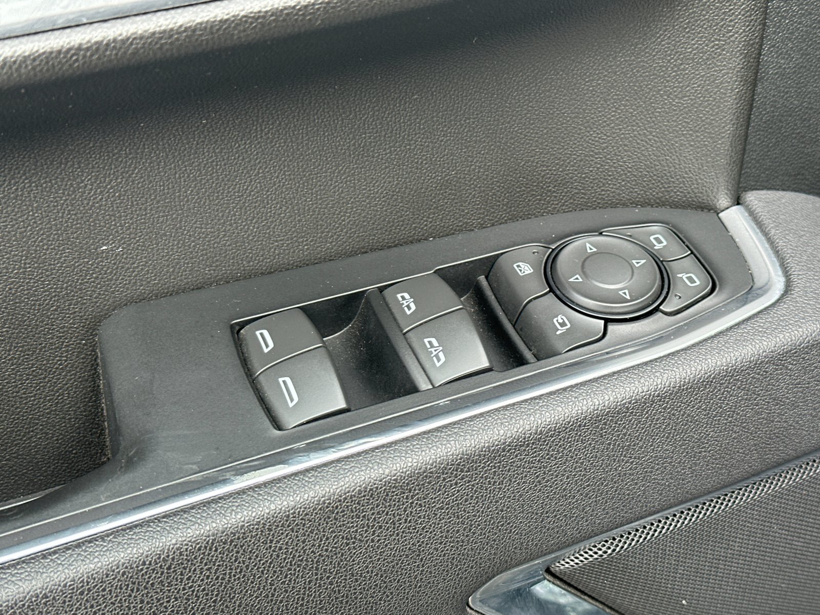 Used 2025 GMC Sierra 1500 SLT AWD/4WD image 11