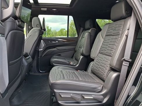 Certified 2023 Cadillac Escalade Sport Platinum w/ LPO, ONYX Package AWD/4WD image 8