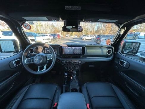 Used 2024 Jeep Wrangler Sahara image 3