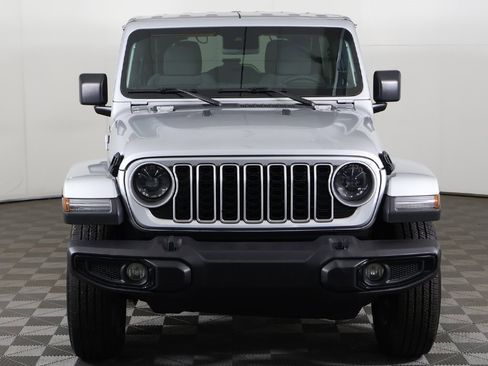 Used 2024 Jeep Wrangler Sahara image 9