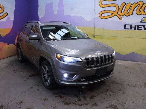 Used 2019 Jeep Cherokee Overland w/ Technology Group image 2