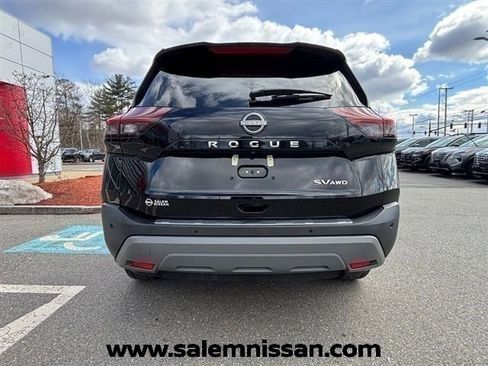 Used 2023 Nissan Rogue SV w/ SV Premium B Package image 17