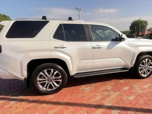 Used 2025 Toyota 4Runner Limited AWD/4WD image 2