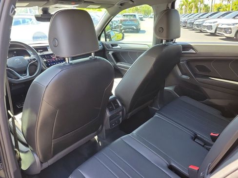 Used 2022 Volkswagen Tiguan SE R-Line image 11