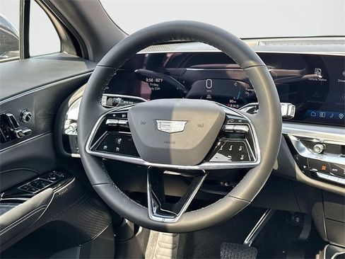 Used 2025 Cadillac Lyriq Luxury image 5