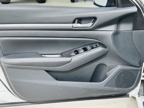 Used 2024 Nissan Altima 2.5 SR w/ SR Premium Package image 9