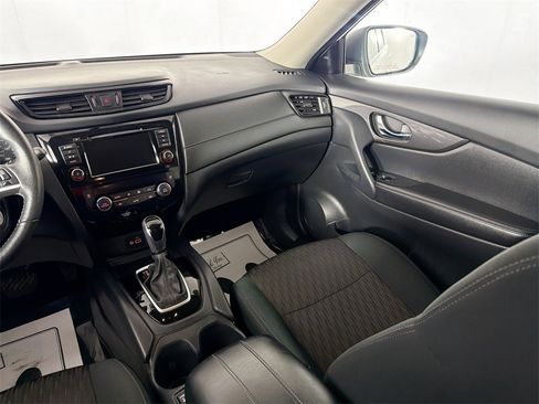 Used 2020 Nissan Rogue S image 22
