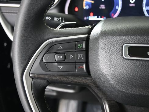 Used 2023 Jeep Grand Cherokee Limited w/ Black Appearance Package image 37