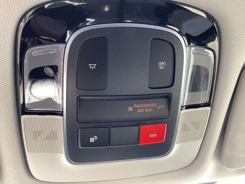 Certified 2025 Hyundai Tucson SE image 36