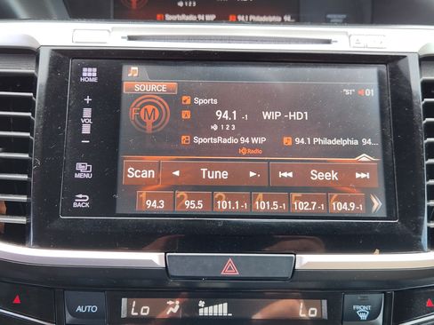 Used 2016 Honda Accord EX image 11