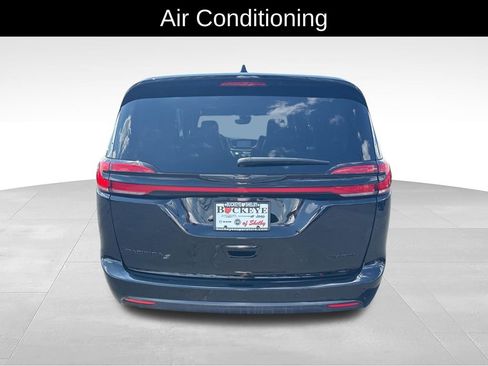 Used 2025 Chrysler Pacifica Limited FWD image 4