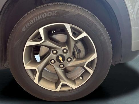 Used 2025 Chevrolet Trax LT w/ LT Convenience Package FWD image 40