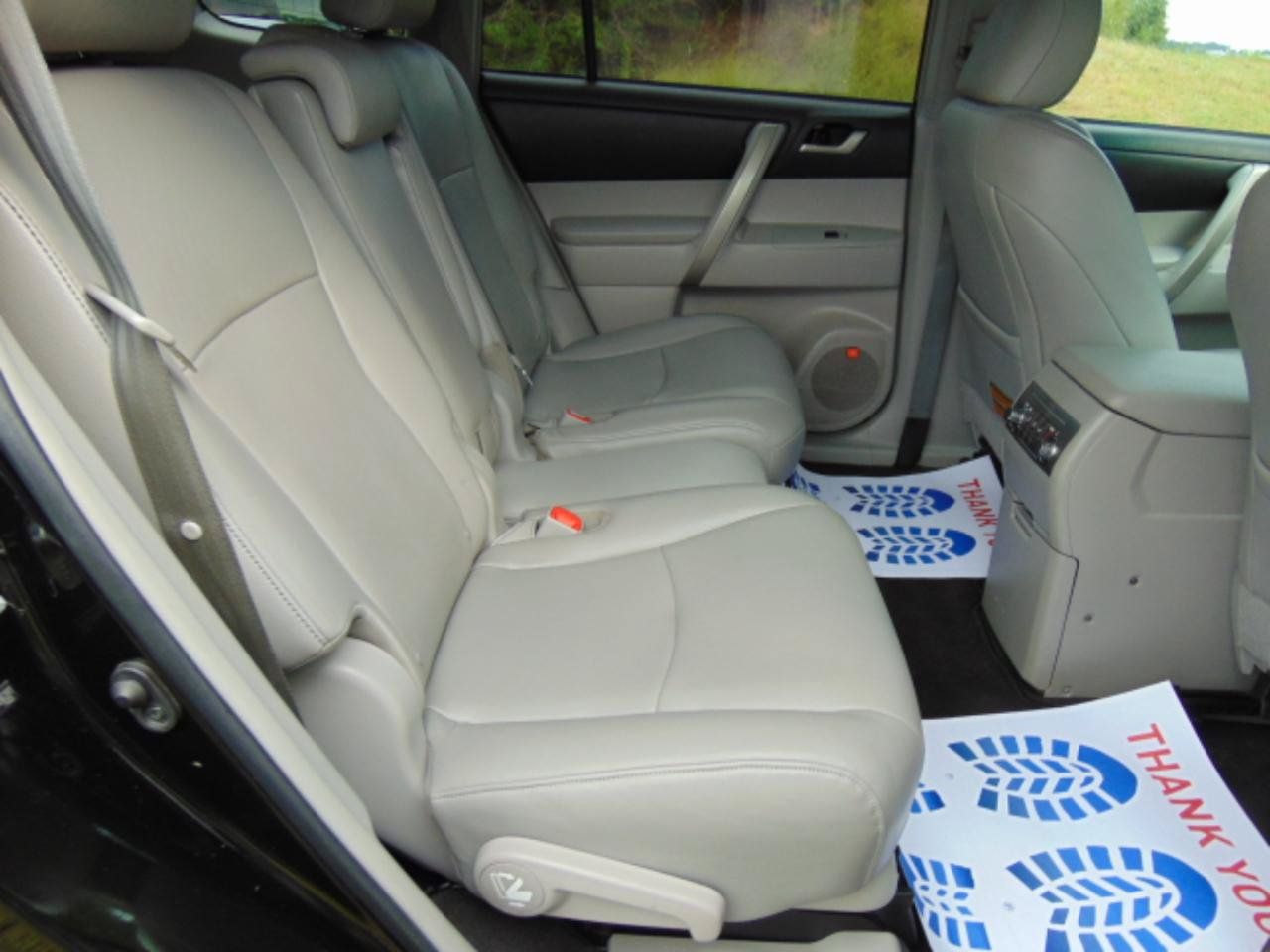 Used 2012 Toyota Highlander SE w/ Tow Pkg AWD/4WD image 8