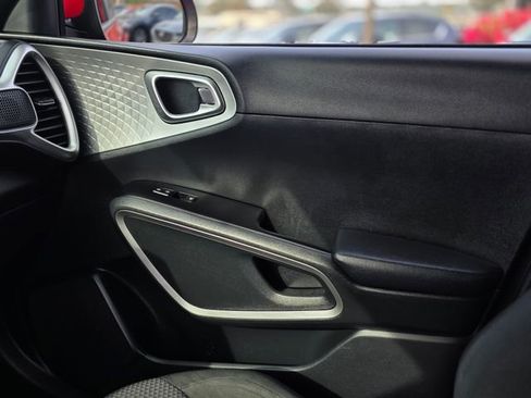 Used 2023 Kia Soul LX FWD image 25