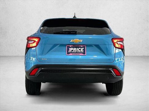 Used 2025 Chevrolet Trax LS FWD image 4
