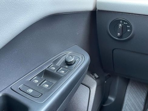 Used 2022 Volkswagen Taos SE w/ Driver Assistance Package image 15