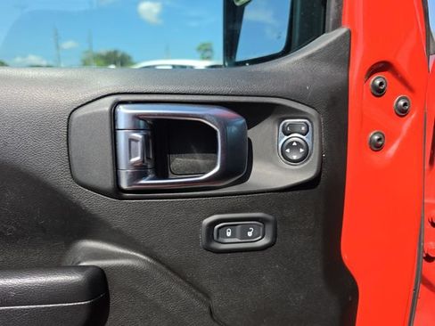 Used 2023 Jeep Gladiator Sport AWD/4WD image 16