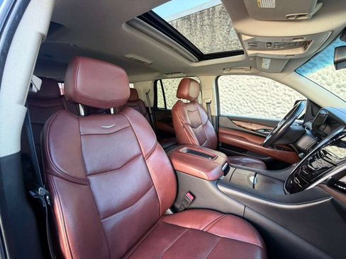 Used 2019 Cadillac Escalade Luxury AWD/4WD image 28