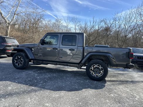 New 2026 Jeep Gladiator Sahara image 26