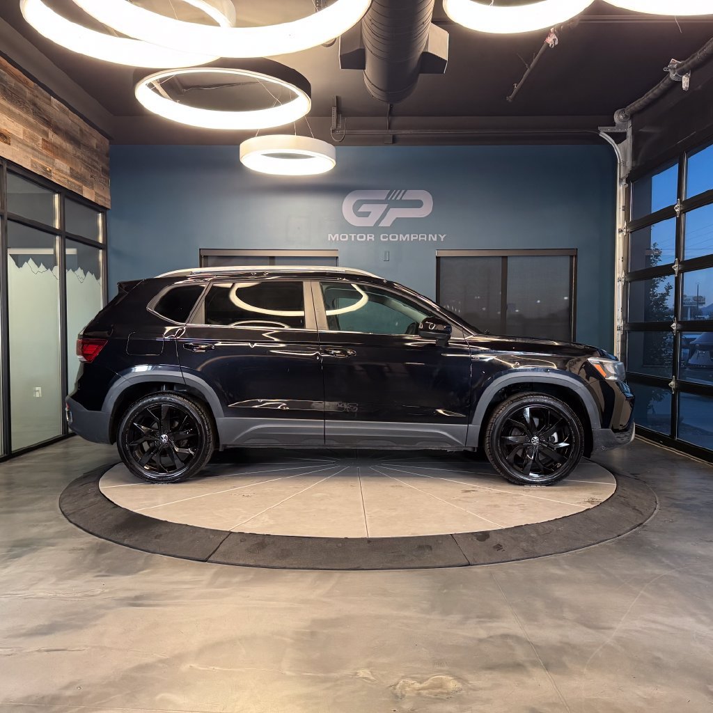Used 2022 Volkswagen Taos SE AWD/4WD image 2