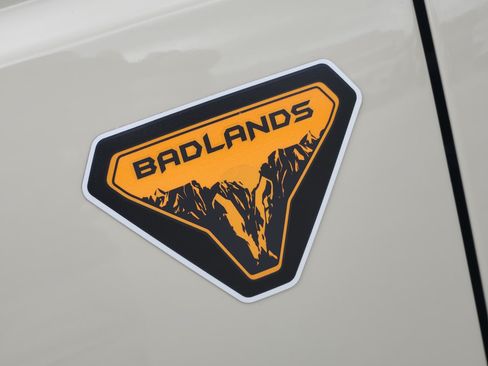 New 2026 Ford Bronco Badlands w/ Black Appearance Package AWD/4WD image 8