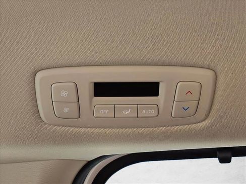 Used 2024 Kia Carnival EX image 17