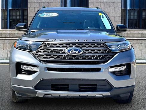 Used 2023 Ford Explorer XLT w/ Equipment Group 202A AWD/4WD image 3
